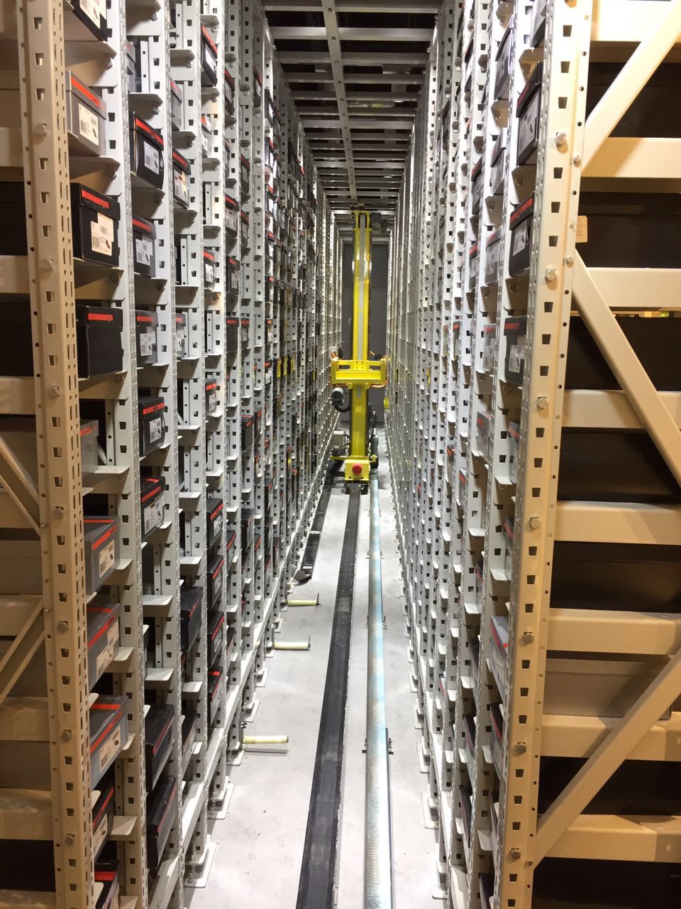 High-speed stacker crane